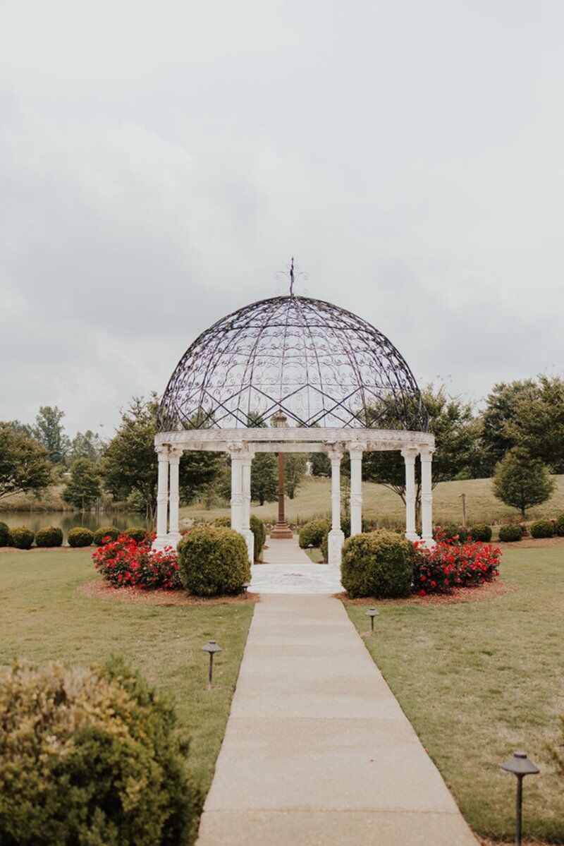 Gran cenador con columnas de mármol para exteriores para ceremonias de boda, image size:800x1199